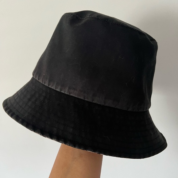 DIOR BLACK REVERSIBLE TEDDY-D SMALL BRIM BUCKET HAT - Picture 4 of 14